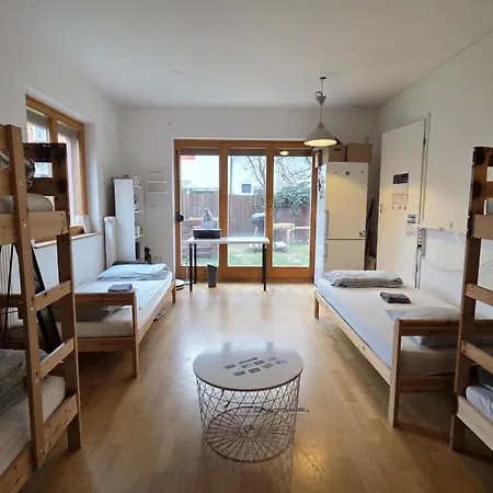 Vandrerhjem Staybene *